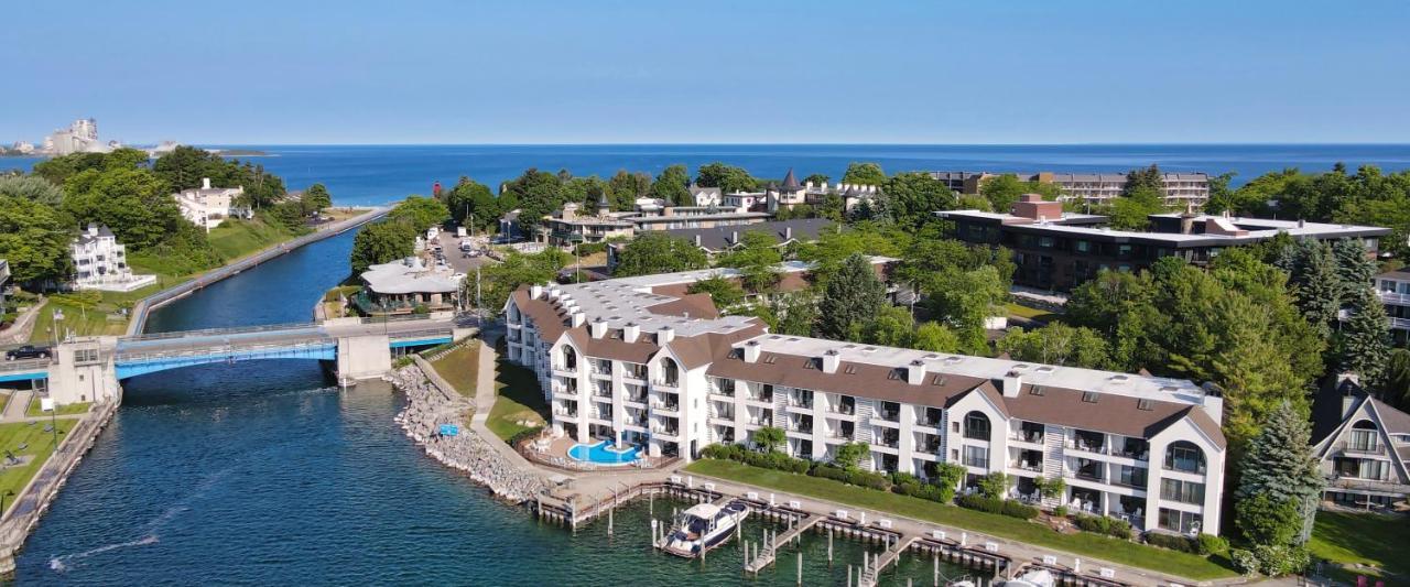 359 Edgewater Inn Charlevoix Exteriör bild