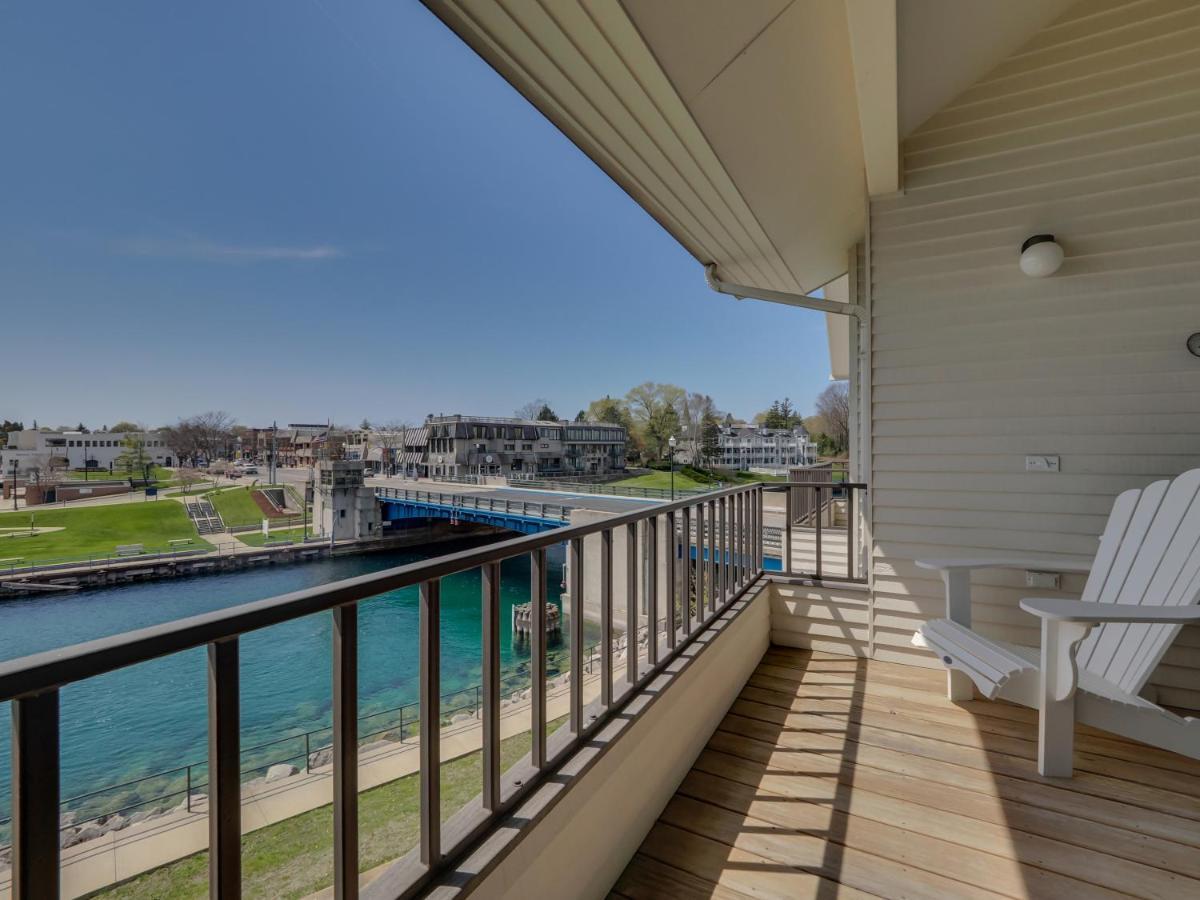 359 Edgewater Inn Charlevoix Exteriör bild